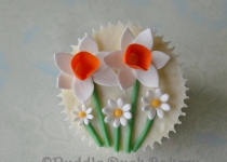 An example of daffodils on a cupcake